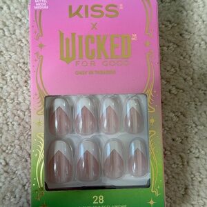 Brand New Kiss Wicked Glinda Nail Set
